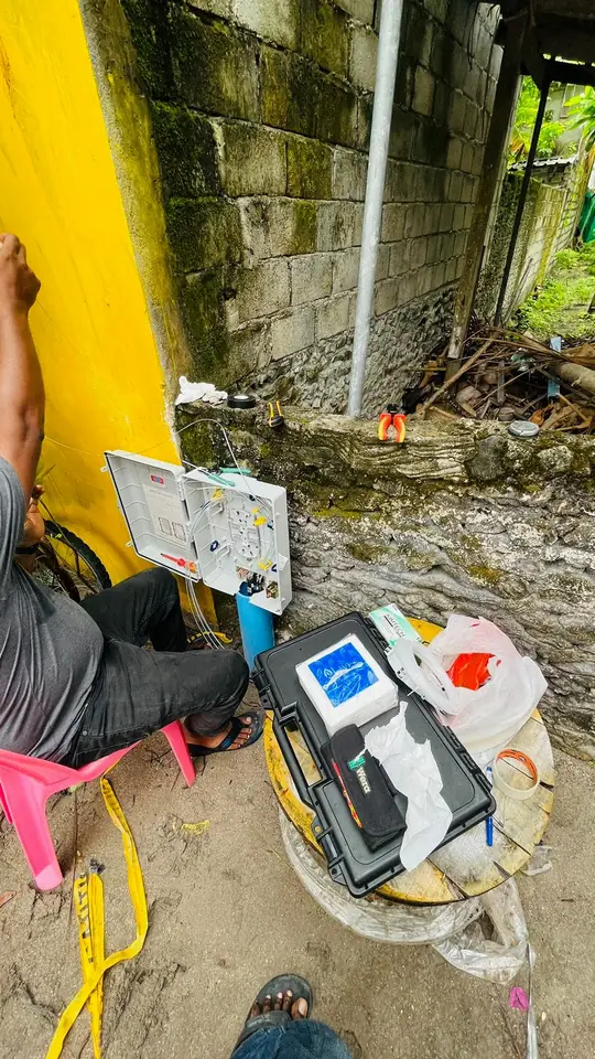 Fibre termination box being tested outdoors with a test kit